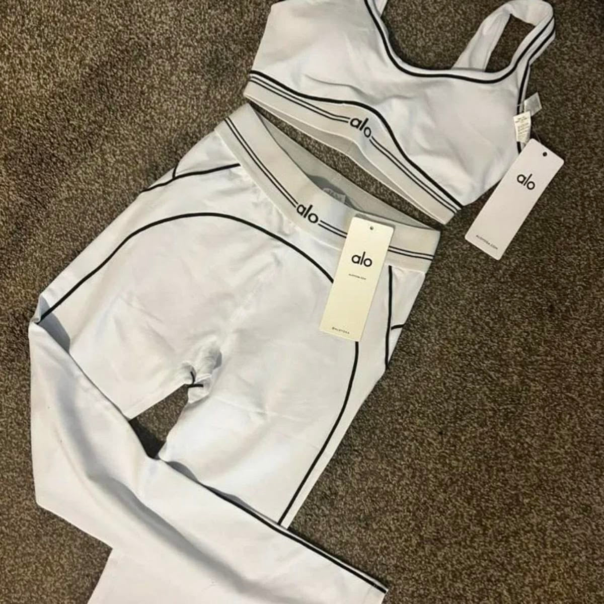 yoga sets alo